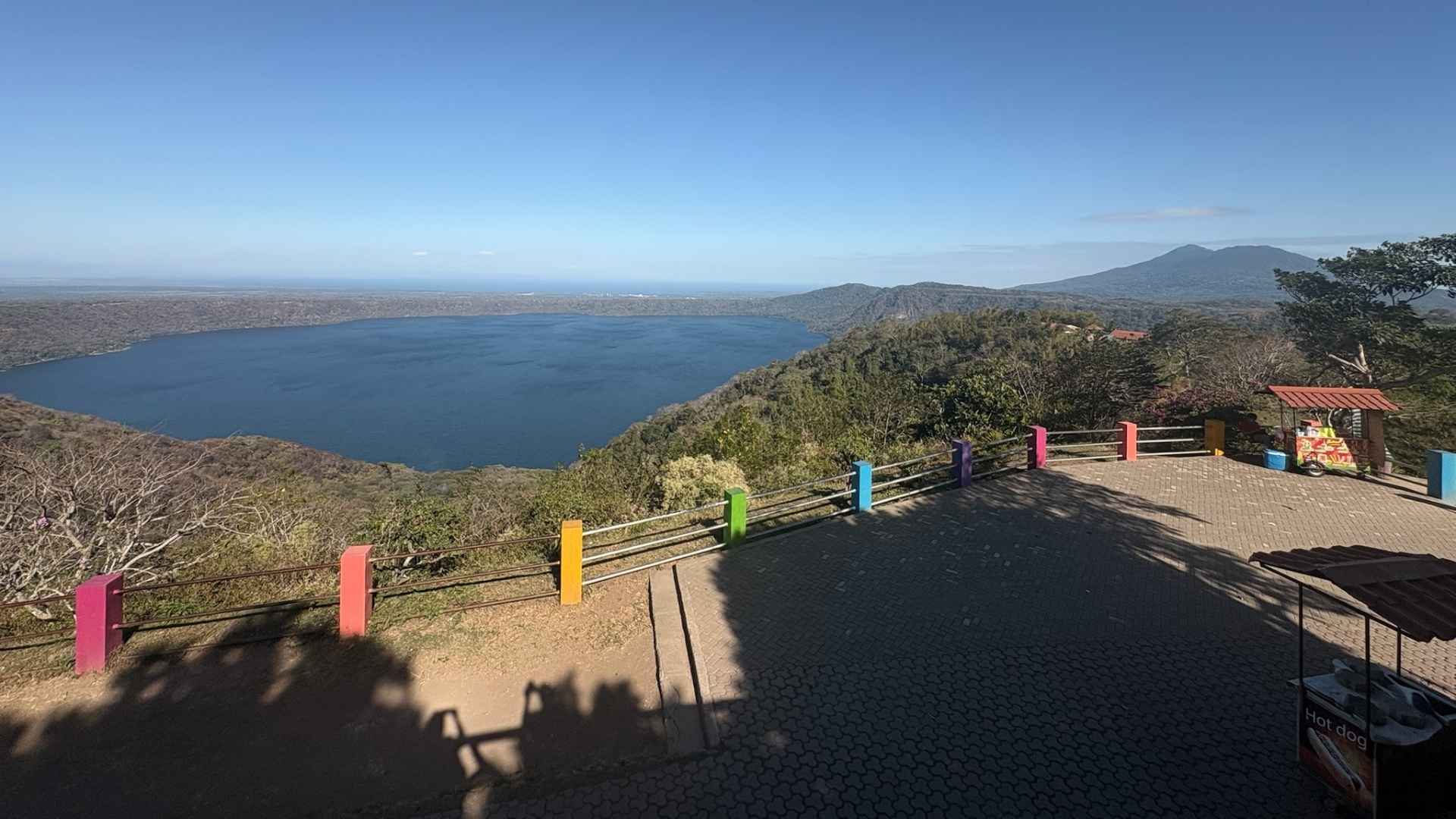 Udsigtspunktet ved Laguna de Apoyo i Nicaragua - den vulkanske kratersø mellem Granada og Masaya