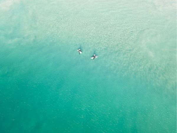 Surfing i Nicaragua ved Stillehavskysten som populær rejseoplevelse