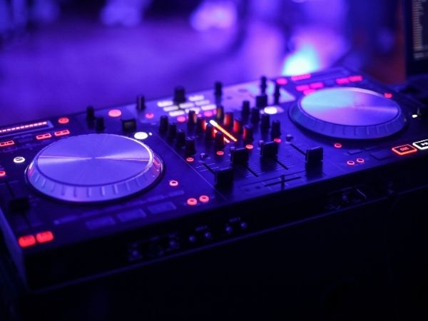 Diskotek med mixerpult i San Juan del Sur i Nicaragua