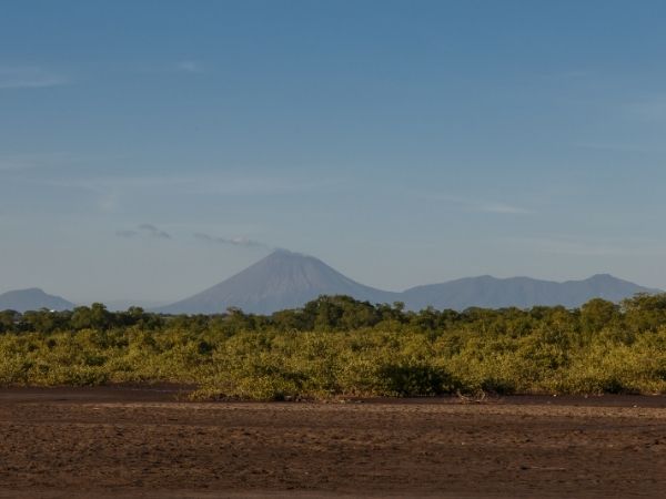 Momotombo vulkanen set fra Las Peñitas strand i Nicaragua