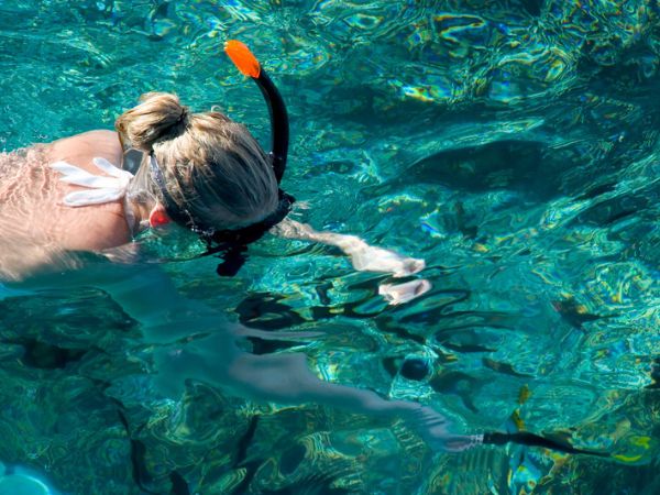 Snorkling i det klare caribiske vand ved Corn Islands i Nicaragua